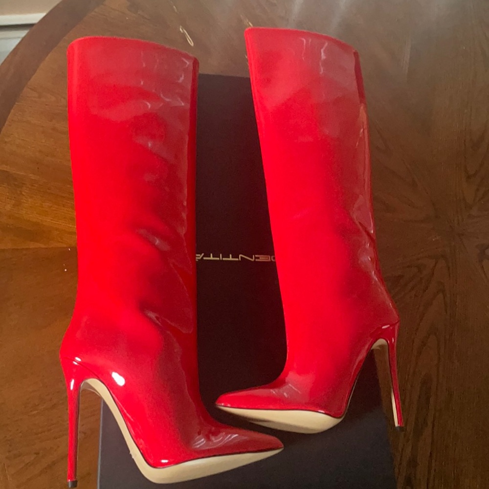 Identitta brand. Size 39(best fit for size 7/38) Brand new with receipt